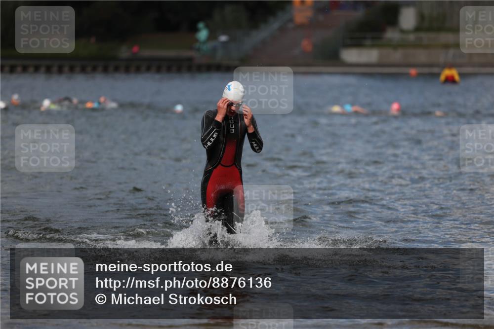 14.09.2025 - Stadtparktriathlon Michael Strokosch http://msf.ph/oto/8876136 14.09.2025 13:15:26 Schwimmen 1611, 1620 meine-sportfotos.de