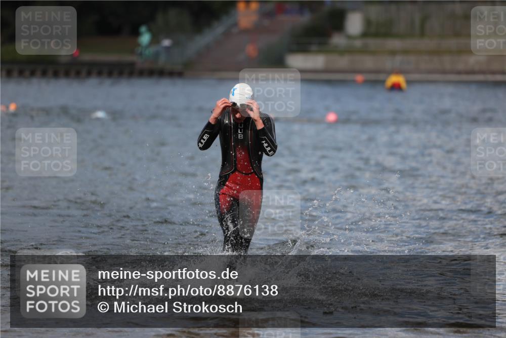 14.09.2025 - Stadtparktriathlon Michael Strokosch http://msf.ph/oto/8876138 14.09.2025 13:15:27 Schwimmen 1611, 1620 meine-sportfotos.de