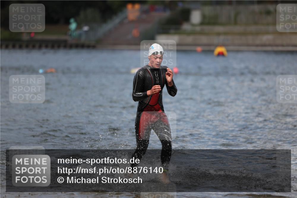 14.09.2025 - Stadtparktriathlon Michael Strokosch http://msf.ph/oto/8876140 14.09.2025 13:15:28 Schwimmen 1611, 1620 meine-sportfotos.de