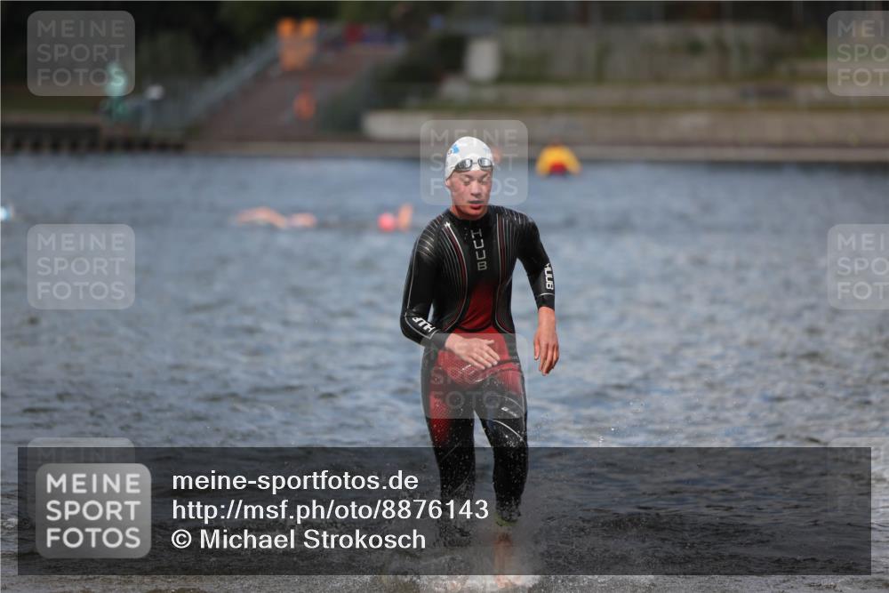 14.09.2025 - Stadtparktriathlon Michael Strokosch http://msf.ph/oto/8876143 14.09.2025 13:15:28 Schwimmen 1611, 1620 meine-sportfotos.de
