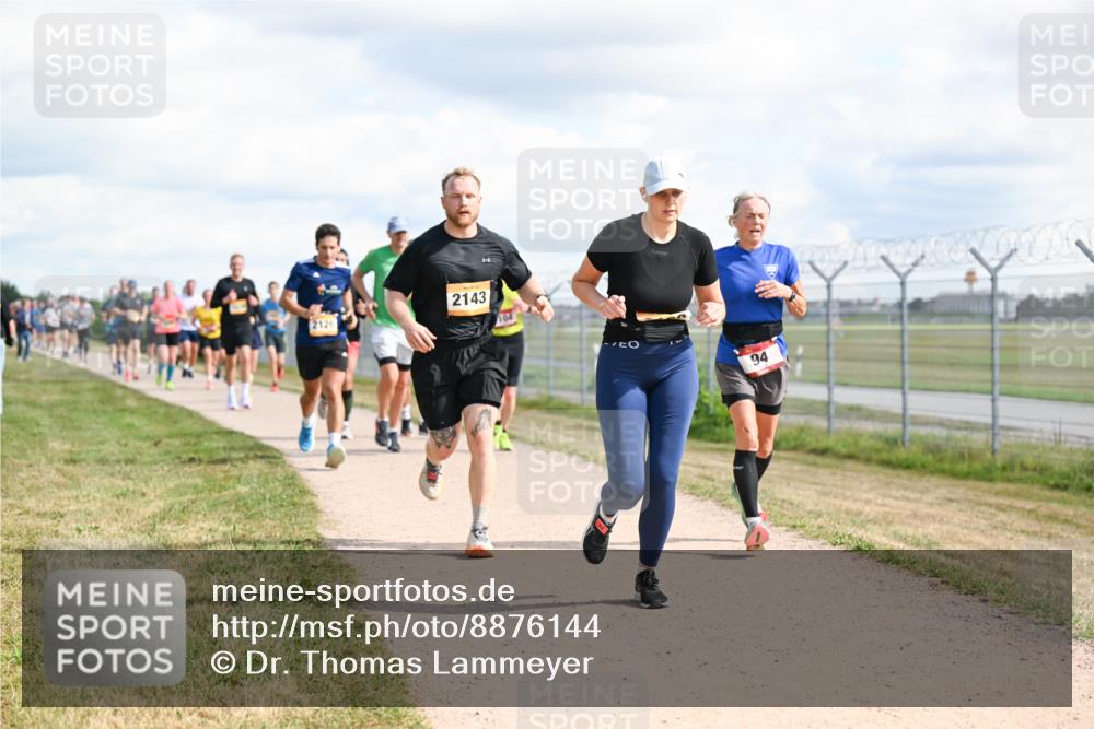 14.09.2025 - Airport Race Dr. Thomas Lammeyer http://msf.ph/oto/8876144 14.09.2025 12:20:57 Laufen 2126, 2143, 94 meine-sportfotos.de