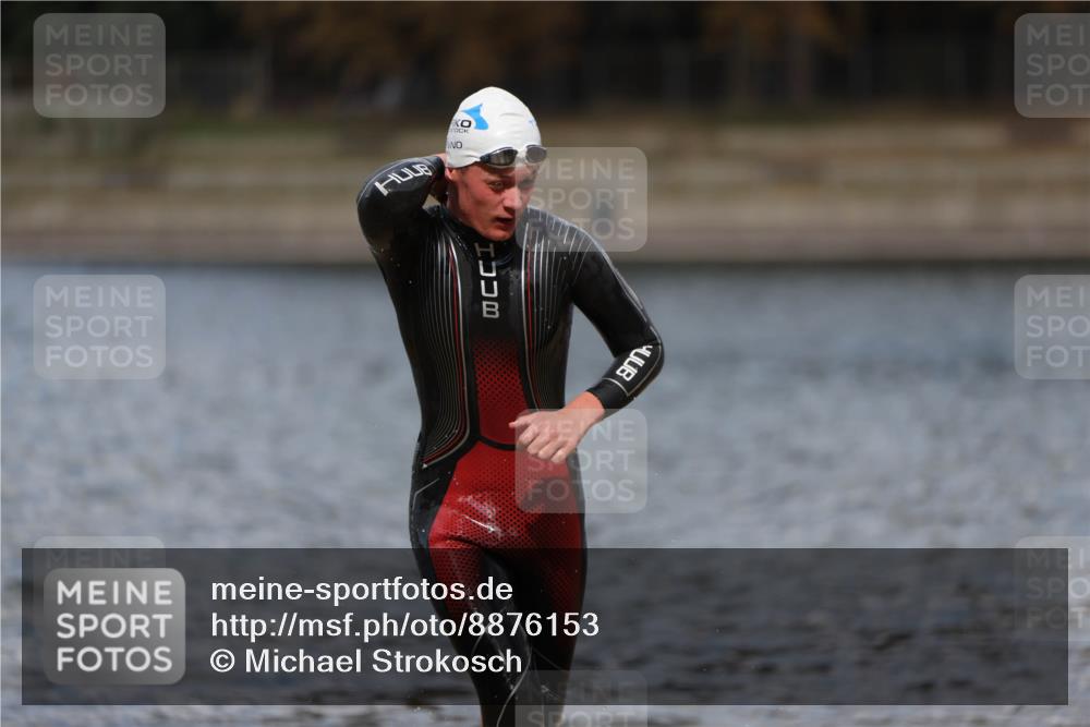 14.09.2025 - Stadtparktriathlon Michael Strokosch http://msf.ph/oto/8876153 14.09.2025 13:15:30 Schwimmen 1571, 1611, 1620 meine-sportfotos.de