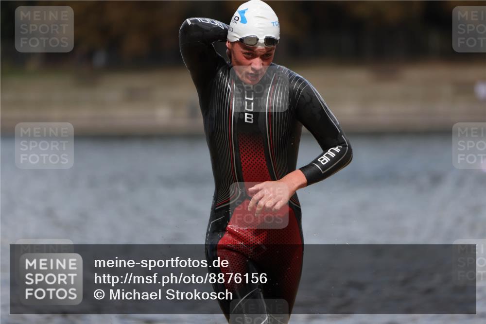 14.09.2025 - Stadtparktriathlon Michael Strokosch http://msf.ph/oto/8876156 14.09.2025 13:15:30 Schwimmen 1571, 1611, 1620 meine-sportfotos.de