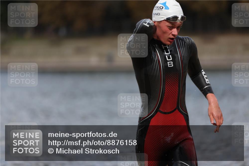 14.09.2025 - Stadtparktriathlon Michael Strokosch http://msf.ph/oto/8876158 14.09.2025 13:15:31 Schwimmen 1571, 1611, 1620 meine-sportfotos.de