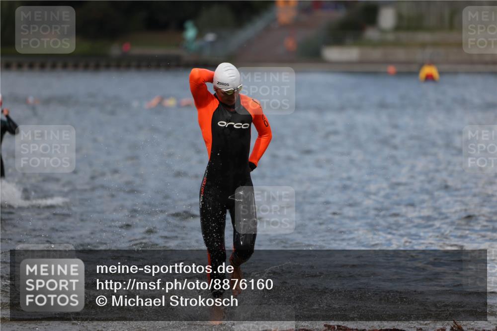 14.09.2025 - Stadtparktriathlon Michael Strokosch http://msf.ph/oto/8876160 14.09.2025 13:15:33 Schwimmen 1571, 1611, 1620 meine-sportfotos.de
