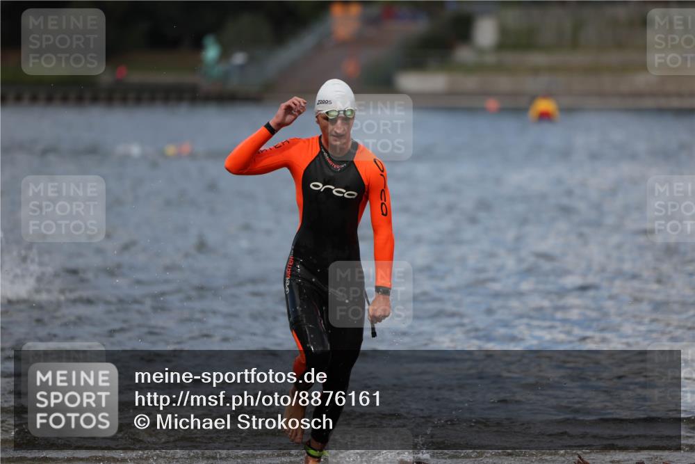 14.09.2025 - Stadtparktriathlon Michael Strokosch http://msf.ph/oto/8876161 14.09.2025 13:15:33 Schwimmen 1571, 1611, 1620 meine-sportfotos.de