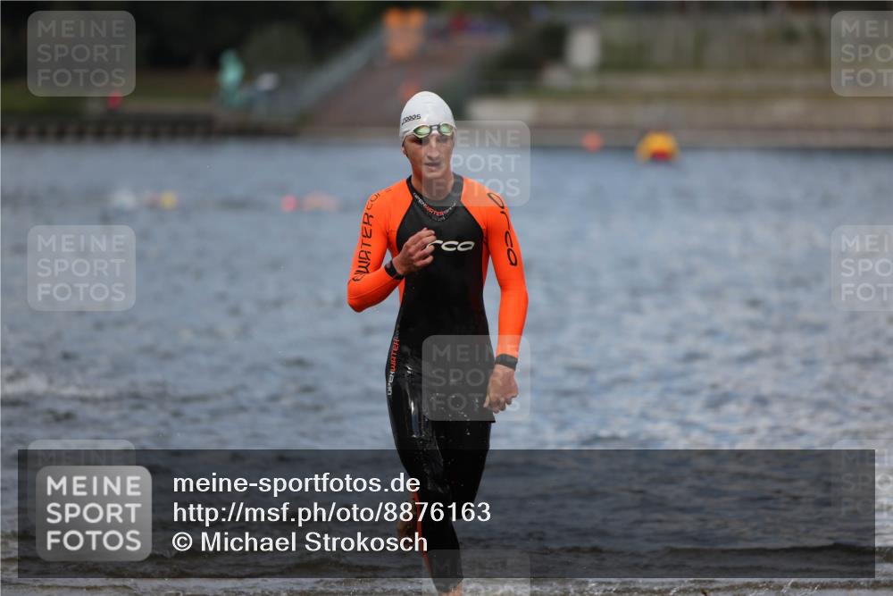 14.09.2025 - Stadtparktriathlon Michael Strokosch http://msf.ph/oto/8876163 14.09.2025 13:15:33 Schwimmen 1571, 1611, 1620 meine-sportfotos.de