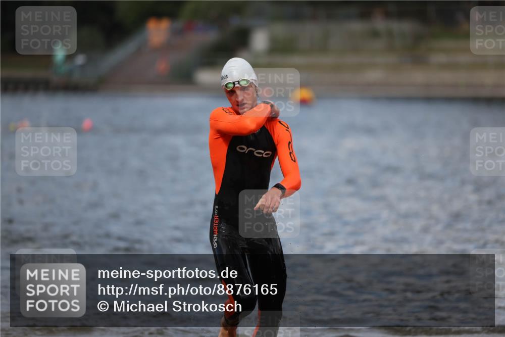 14.09.2025 - Stadtparktriathlon Michael Strokosch http://msf.ph/oto/8876165 14.09.2025 13:15:34 Schwimmen 1571, 1611 meine-sportfotos.de
