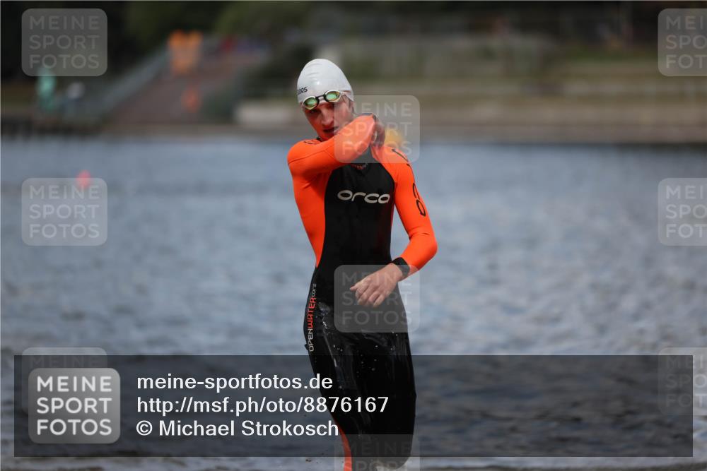 14.09.2025 - Stadtparktriathlon Michael Strokosch http://msf.ph/oto/8876167 14.09.2025 13:15:34 Schwimmen 1571, 1611 meine-sportfotos.de