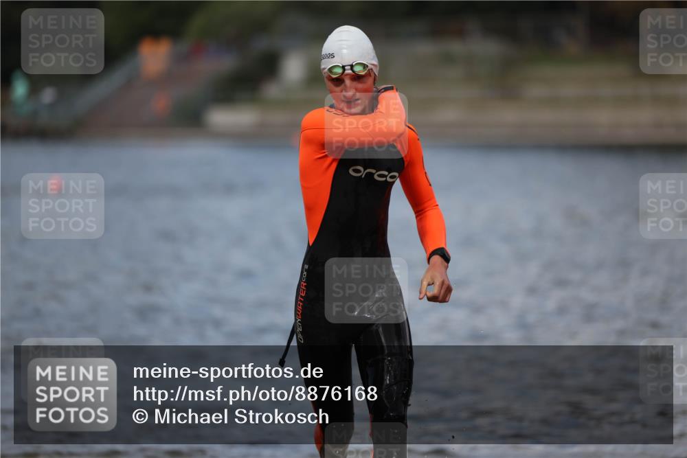 14.09.2025 - Stadtparktriathlon Michael Strokosch http://msf.ph/oto/8876168 14.09.2025 13:15:34 Schwimmen 1571, 1611 meine-sportfotos.de