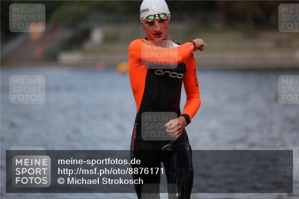 14.09.2025 - Stadtparktriathlon Michael Strokosch http://msf.ph/oto/8876171 14.09.2025 13:15:35 Schwimmen 1523, 1571, 1611 meine-sportfotos.de