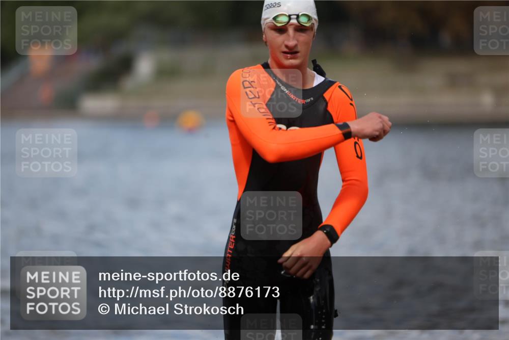 14.09.2025 - Stadtparktriathlon Michael Strokosch http://msf.ph/oto/8876173 14.09.2025 13:15:35 Schwimmen 1523, 1571, 1611 meine-sportfotos.de