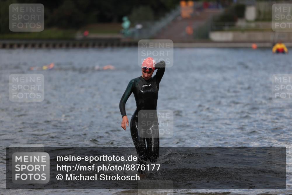 14.09.2025 - Stadtparktriathlon Michael Strokosch http://msf.ph/oto/8876177 14.09.2025 13:15:37 Schwimmen 1523, 1571, 1611 meine-sportfotos.de