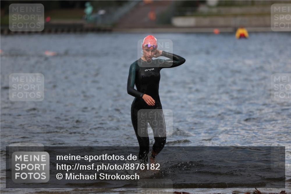 14.09.2025 - Stadtparktriathlon Michael Strokosch http://msf.ph/oto/8876182 14.09.2025 13:15:38 Schwimmen 1523, 1571, 1611 meine-sportfotos.de