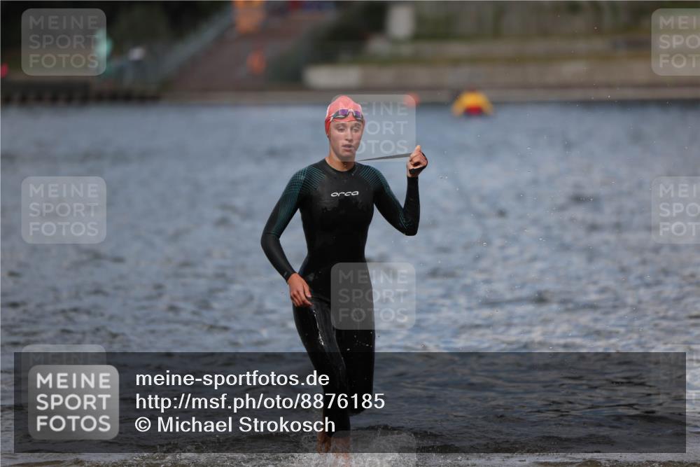 14.09.2025 - Stadtparktriathlon Michael Strokosch http://msf.ph/oto/8876185 14.09.2025 13:15:38 Schwimmen 1523, 1571, 1611 meine-sportfotos.de