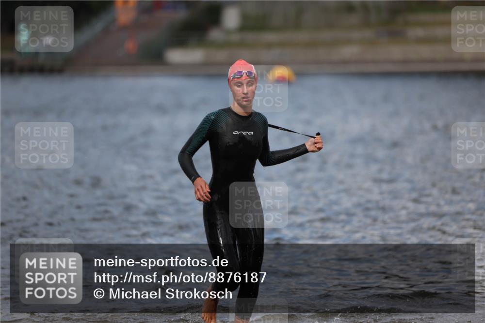 14.09.2025 - Stadtparktriathlon Michael Strokosch http://msf.ph/oto/8876187 14.09.2025 13:15:38 Schwimmen 1523, 1571, 1611 meine-sportfotos.de