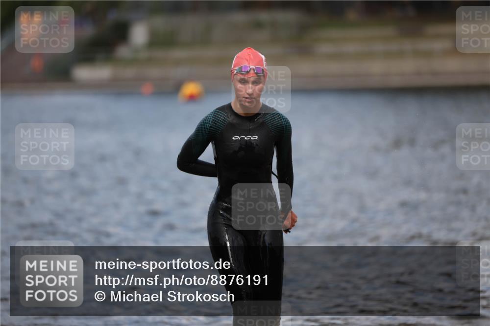 14.09.2025 - Stadtparktriathlon Michael Strokosch http://msf.ph/oto/8876191 14.09.2025 13:15:39 Schwimmen 1523, 1571 meine-sportfotos.de