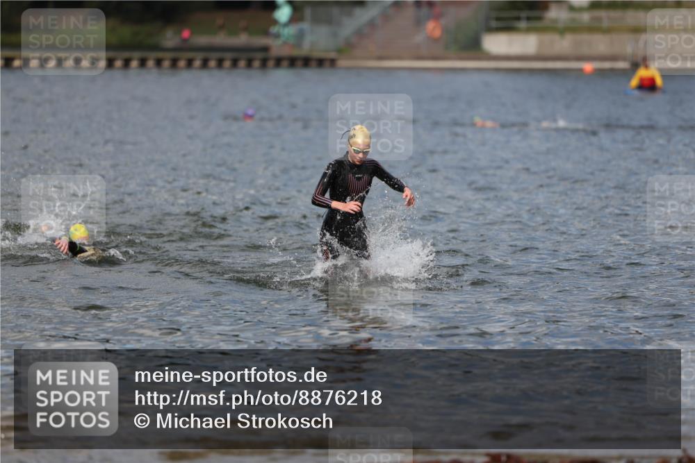 14.09.2025 - Stadtparktriathlon Michael Strokosch http://msf.ph/oto/8876218 14.09.2025 13:16:07 Schwimmen 1576, 1581, 1596 meine-sportfotos.de