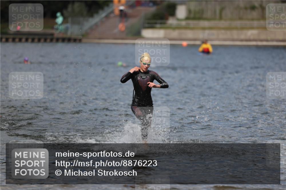 14.09.2025 - Stadtparktriathlon Michael Strokosch http://msf.ph/oto/8876223 14.09.2025 13:16:09 Schwimmen 1576, 1581, 1596, 1607 meine-sportfotos.de