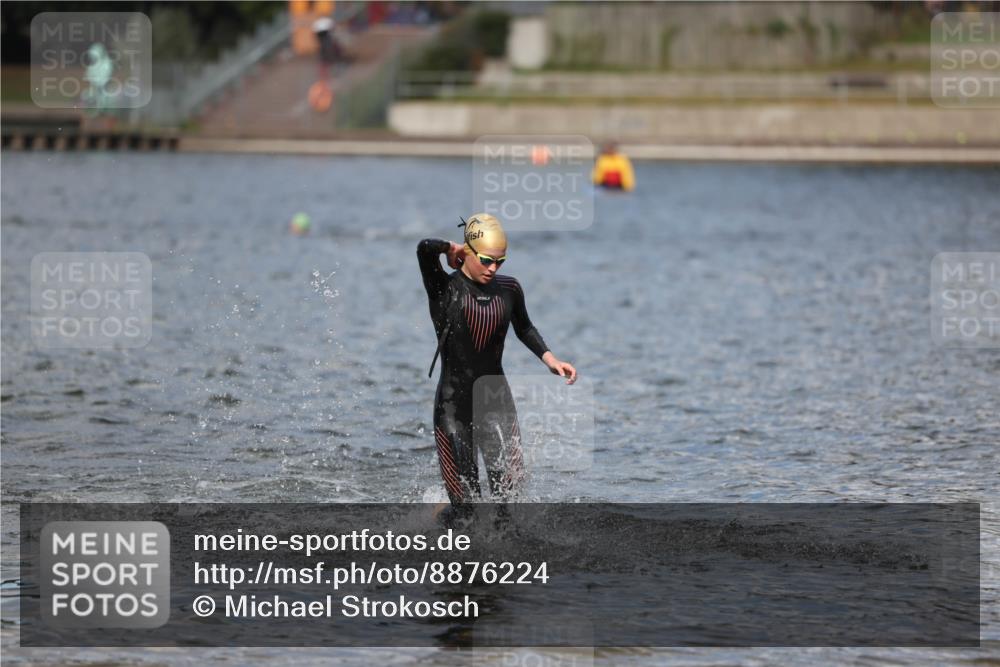 14.09.2025 - Stadtparktriathlon Michael Strokosch http://msf.ph/oto/8876224 14.09.2025 13:16:09 Schwimmen 1576, 1581, 1596, 1607 meine-sportfotos.de