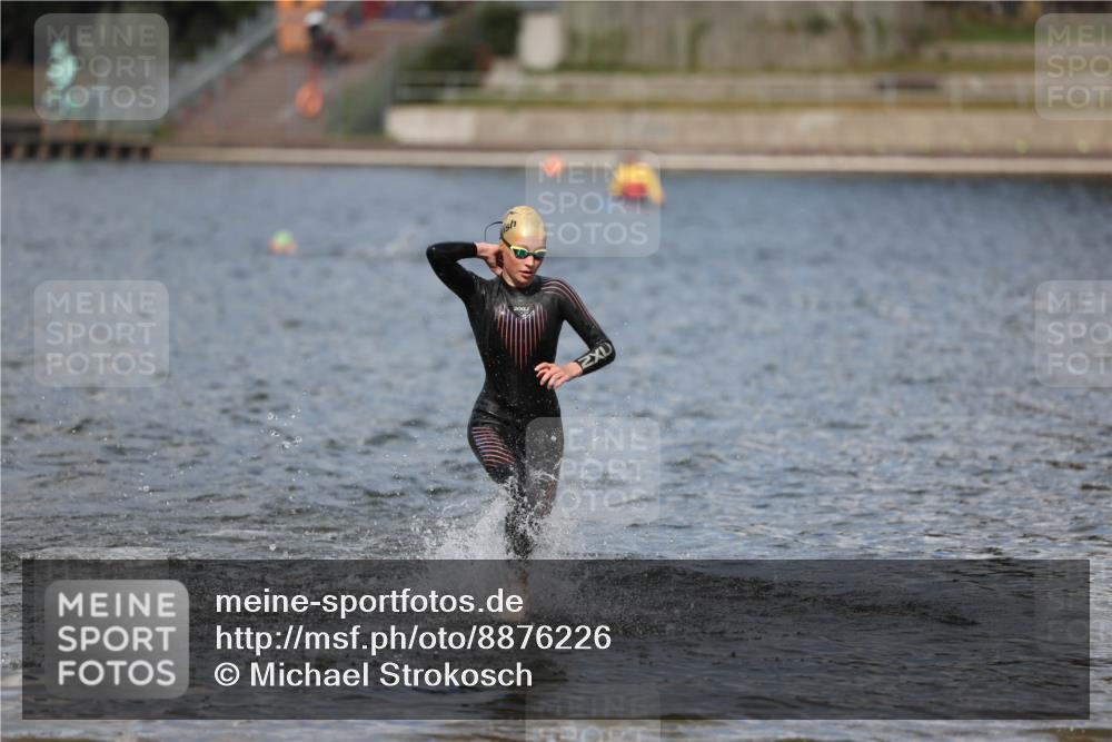 14.09.2025 - Stadtparktriathlon Michael Strokosch http://msf.ph/oto/8876226 14.09.2025 13:16:09 Schwimmen 1576, 1581, 1596, 1607 meine-sportfotos.de