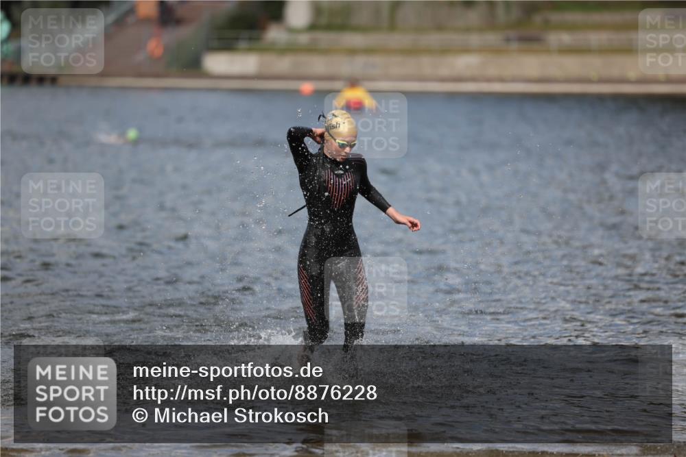 14.09.2025 - Stadtparktriathlon Michael Strokosch http://msf.ph/oto/8876228 14.09.2025 13:16:10 Schwimmen 1576, 1581, 1596, 1607 meine-sportfotos.de