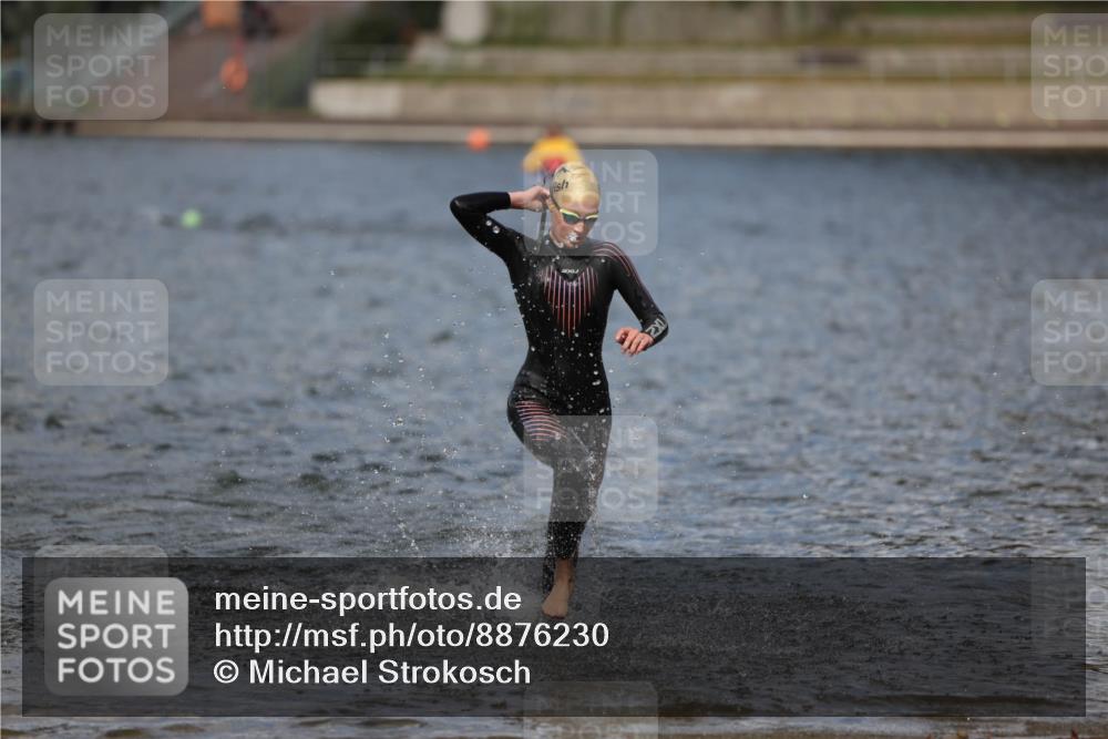 14.09.2025 - Stadtparktriathlon Michael Strokosch http://msf.ph/oto/8876230 14.09.2025 13:16:10 Schwimmen 1576, 1581, 1596, 1607 meine-sportfotos.de