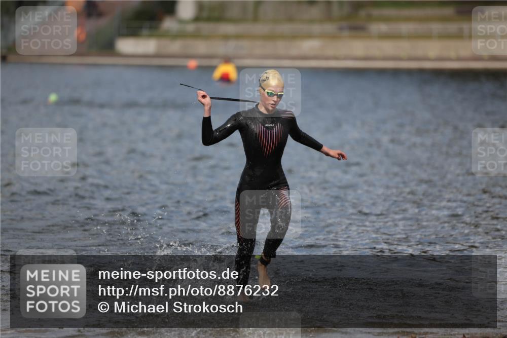 14.09.2025 - Stadtparktriathlon Michael Strokosch http://msf.ph/oto/8876232 14.09.2025 13:16:10 Schwimmen 1576, 1581, 1596, 1607 meine-sportfotos.de