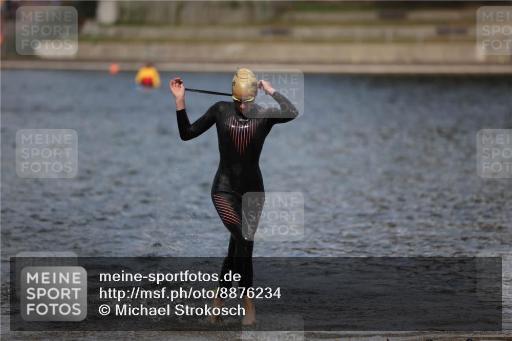 14.09.2025 - Stadtparktriathlon Michael Strokosch http://msf.ph/oto/8876234 14.09.2025 13:16:11 Schwimmen 1576, 1581, 1596, 1603, 1605, 1607 meine-sportfotos.de
