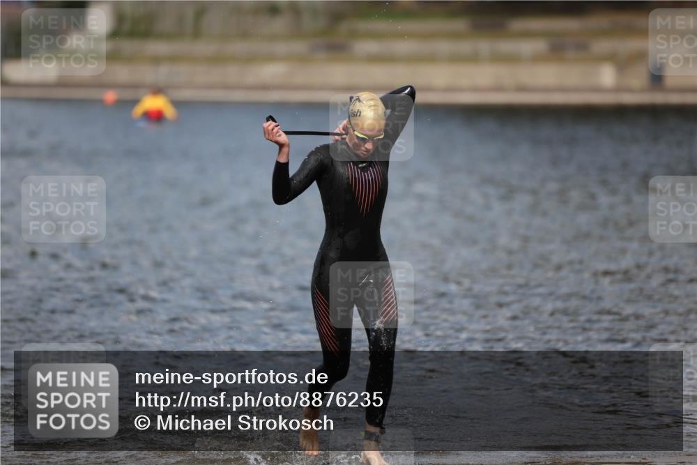 14.09.2025 - Stadtparktriathlon Michael Strokosch http://msf.ph/oto/8876235 14.09.2025 13:16:11 Schwimmen 1576, 1581, 1596, 1603, 1605, 1607 meine-sportfotos.de