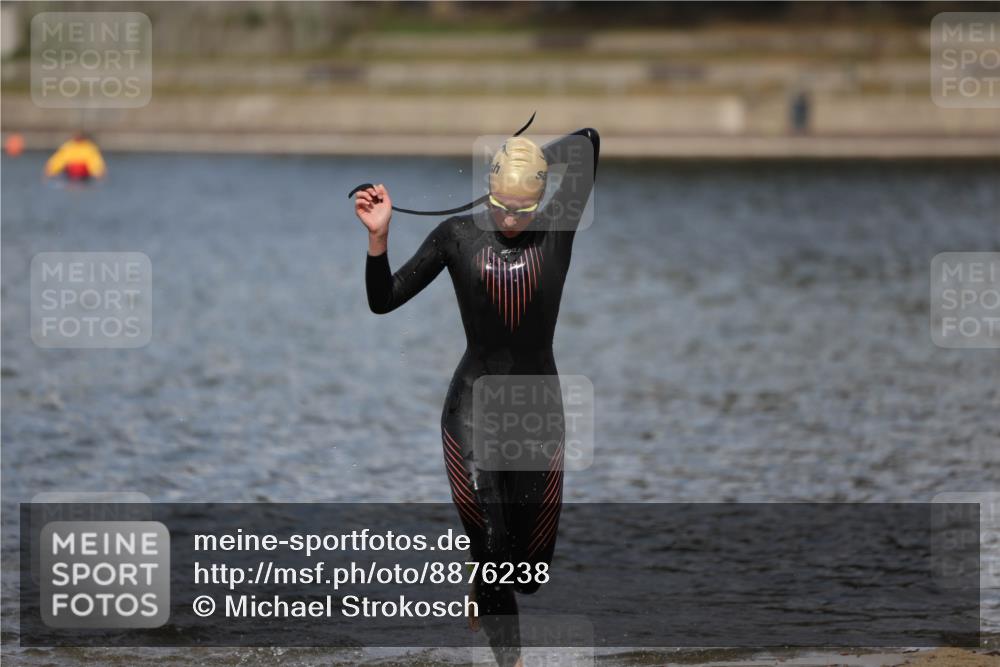 14.09.2025 - Stadtparktriathlon Michael Strokosch http://msf.ph/oto/8876238 14.09.2025 13:16:11 Schwimmen 1576, 1581, 1596, 1603, 1605, 1607 meine-sportfotos.de
