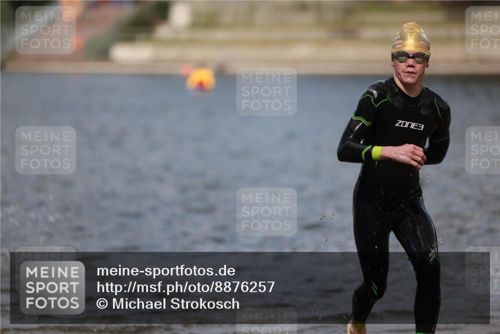 14.09.2025 - Stadtparktriathlon Michael Strokosch http://msf.ph/oto/8876257 14.09.2025 13:16:16 Schwimmen 1576, 1581, 1596, 1603, 1605, 1607, 1618 meine-sportfotos.de