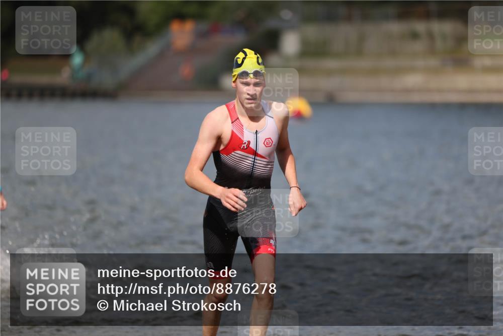 14.09.2025 - Stadtparktriathlon Michael Strokosch http://msf.ph/oto/8876278 14.09.2025 13:16:20 Schwimmen 1576, 1594, 1596, 1603, 1605, 1607, 1618 meine-sportfotos.de