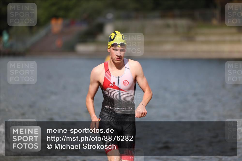 14.09.2025 - Stadtparktriathlon Michael Strokosch http://msf.ph/oto/8876282 14.09.2025 13:16:21 Schwimmen 1576, 1579, 1594, 1603, 1605, 1607, 1618 meine-sportfotos.de