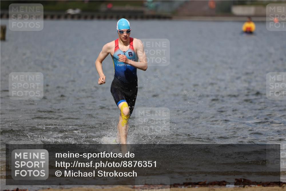 14.09.2025 - Stadtparktriathlon Michael Strokosch http://msf.ph/oto/8876351 14.09.2025 13:16:39 Schwimmen 1578, 1580, 1616 meine-sportfotos.de