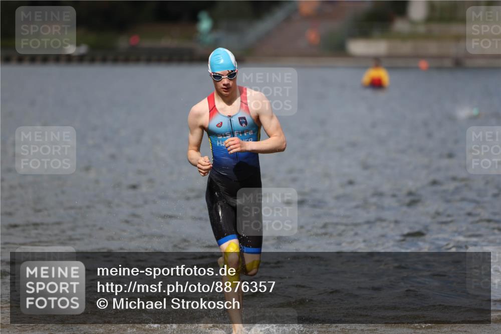14.09.2025 - Stadtparktriathlon Michael Strokosch http://msf.ph/oto/8876357 14.09.2025 13:16:40 Schwimmen 1580, 1616 meine-sportfotos.de