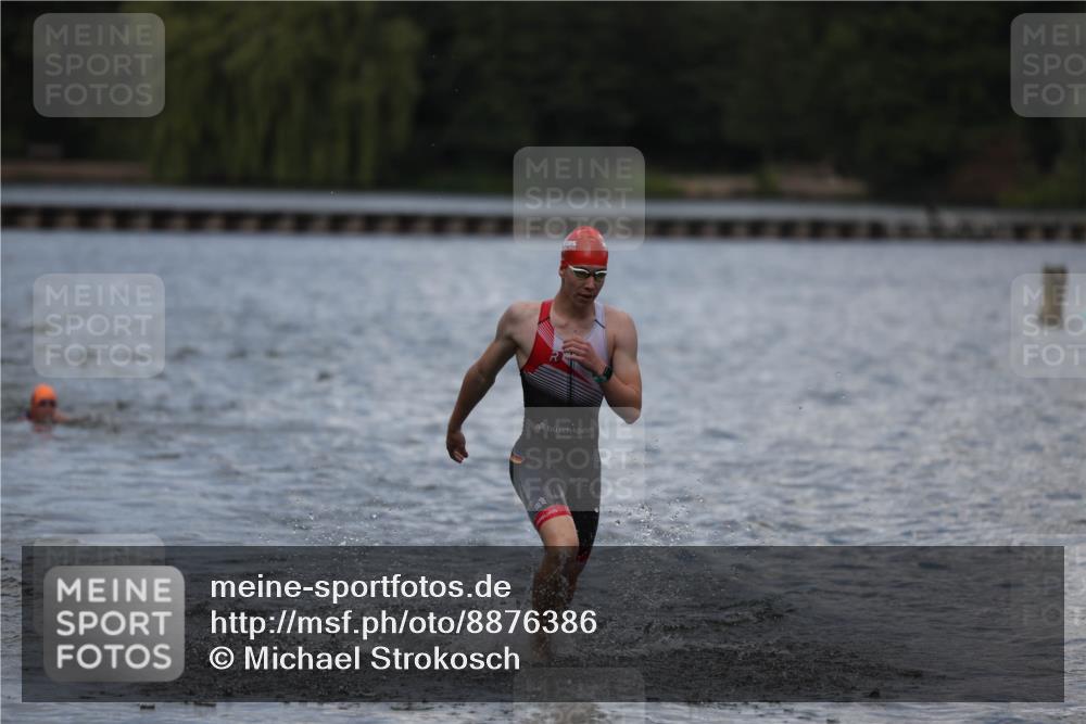14.09.2025 - Stadtparktriathlon Michael Strokosch http://msf.ph/oto/8876386 14.09.2025 13:17:10 Schwimmen 1604 meine-sportfotos.de