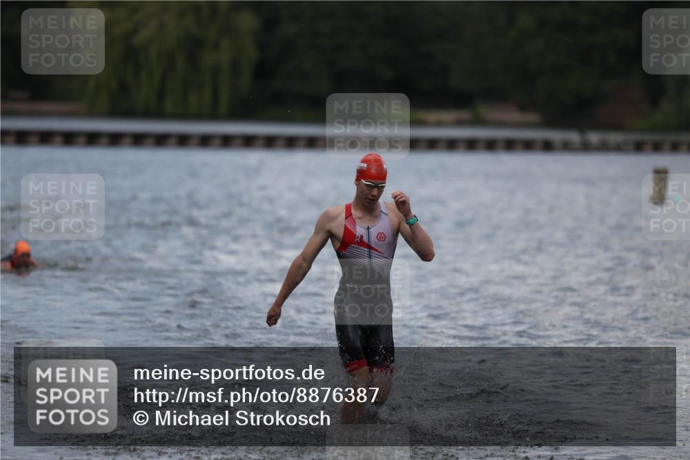 14.09.2025 - Stadtparktriathlon Michael Strokosch http://msf.ph/oto/8876387 14.09.2025 13:17:11 Schwimmen 1604, 1612 meine-sportfotos.de