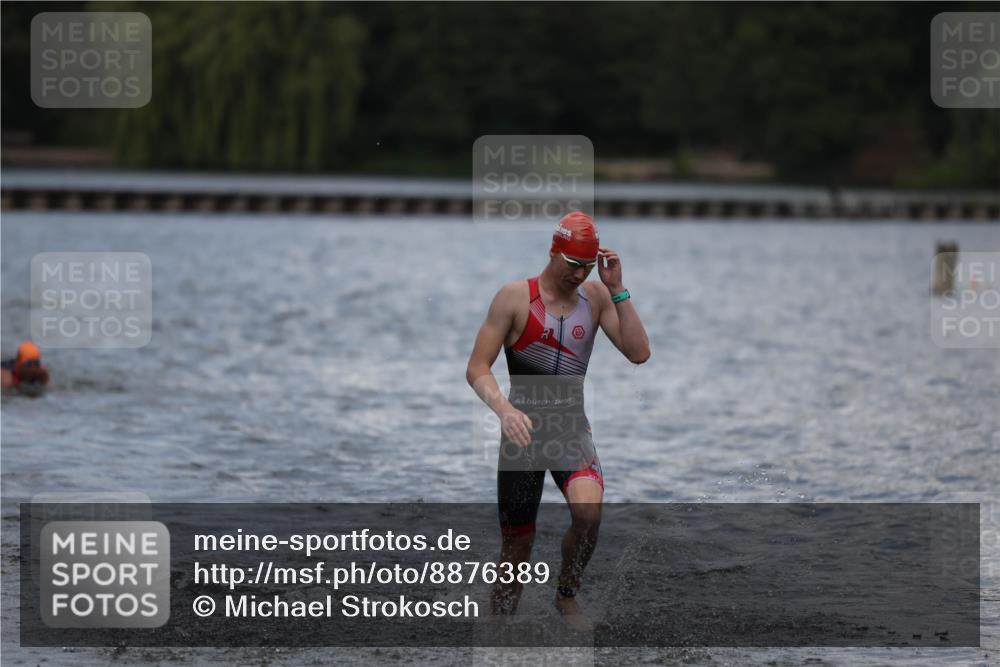 14.09.2025 - Stadtparktriathlon Michael Strokosch http://msf.ph/oto/8876389 14.09.2025 13:17:11 Schwimmen 1604, 1612 meine-sportfotos.de