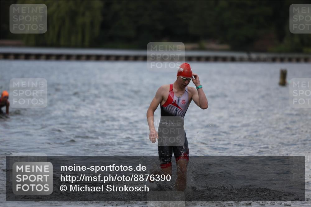 14.09.2025 - Stadtparktriathlon Michael Strokosch http://msf.ph/oto/8876390 14.09.2025 13:17:11 Schwimmen 1604, 1612 meine-sportfotos.de