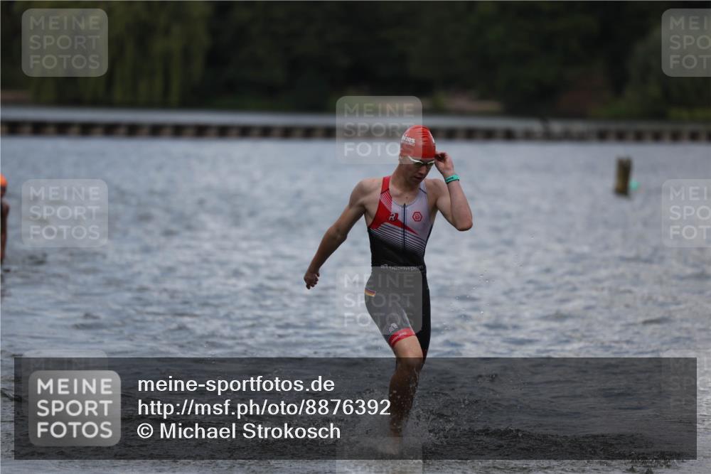 14.09.2025 - Stadtparktriathlon Michael Strokosch http://msf.ph/oto/8876392 14.09.2025 13:17:11 Schwimmen 1604, 1612 meine-sportfotos.de