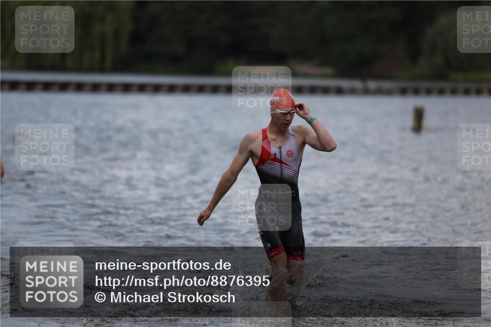 14.09.2025 - Stadtparktriathlon Michael Strokosch http://msf.ph/oto/8876395 14.09.2025 13:17:11 Schwimmen 1604, 1612 meine-sportfotos.de