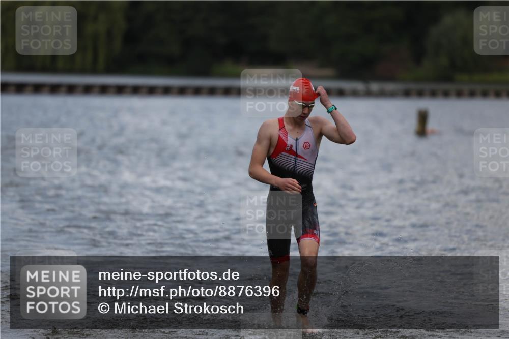 14.09.2025 - Stadtparktriathlon Michael Strokosch http://msf.ph/oto/8876396 14.09.2025 13:17:12 Schwimmen 1604, 1612 meine-sportfotos.de