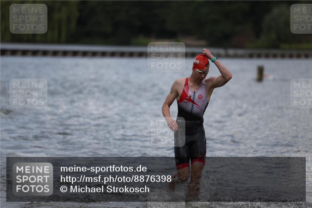 14.09.2025 - Stadtparktriathlon Michael Strokosch http://msf.ph/oto/8876398 14.09.2025 13:17:12 Schwimmen 1604, 1612 meine-sportfotos.de