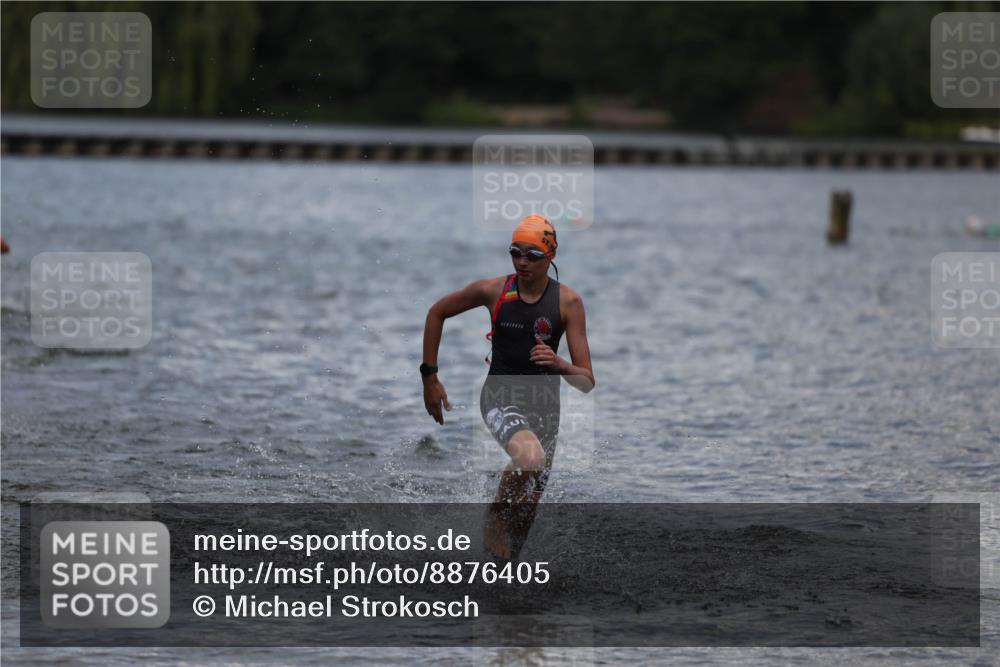 14.09.2025 - Stadtparktriathlon Michael Strokosch http://msf.ph/oto/8876405 14.09.2025 13:17:20 Schwimmen 1564, 1612, 1614 meine-sportfotos.de