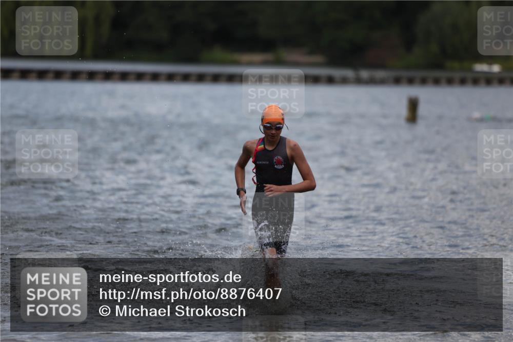 14.09.2025 - Stadtparktriathlon Michael Strokosch http://msf.ph/oto/8876407 14.09.2025 13:17:21 Schwimmen 1564, 1612, 1614 meine-sportfotos.de