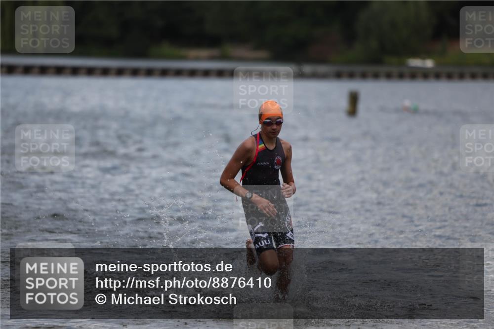 14.09.2025 - Stadtparktriathlon Michael Strokosch http://msf.ph/oto/8876410 14.09.2025 13:17:21 Schwimmen 1564, 1612, 1614 meine-sportfotos.de