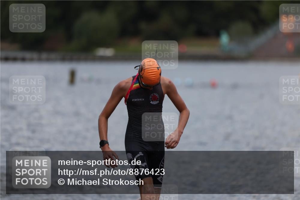 14.09.2025 - Stadtparktriathlon Michael Strokosch http://msf.ph/oto/8876423 14.09.2025 13:17:23 Schwimmen 1564, 1574, 1612, 1614 meine-sportfotos.de