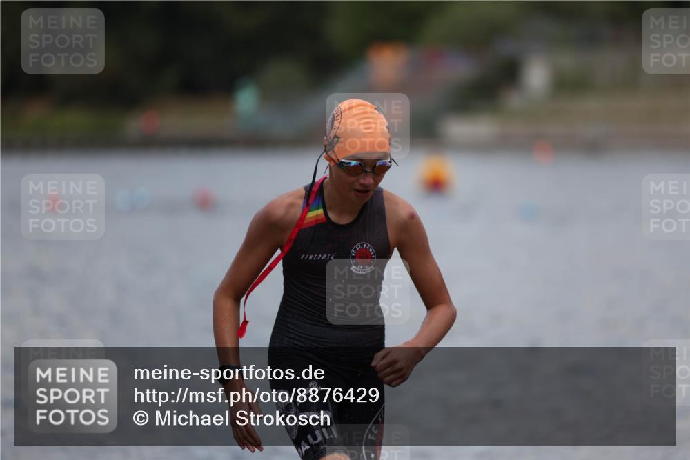 14.09.2025 - Stadtparktriathlon Michael Strokosch http://msf.ph/oto/8876429 14.09.2025 13:17:24 Schwimmen 1564, 1574, 1612, 1614 meine-sportfotos.de