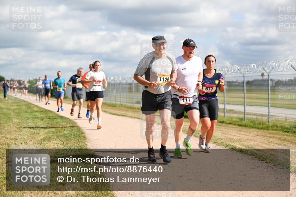 14.09.2025 - Airport Race Dr. Thomas Lammeyer http://msf.ph/oto/8876440 14.09.2025 12:21:15 Laufen 1120, 111, 677 meine-sportfotos.de